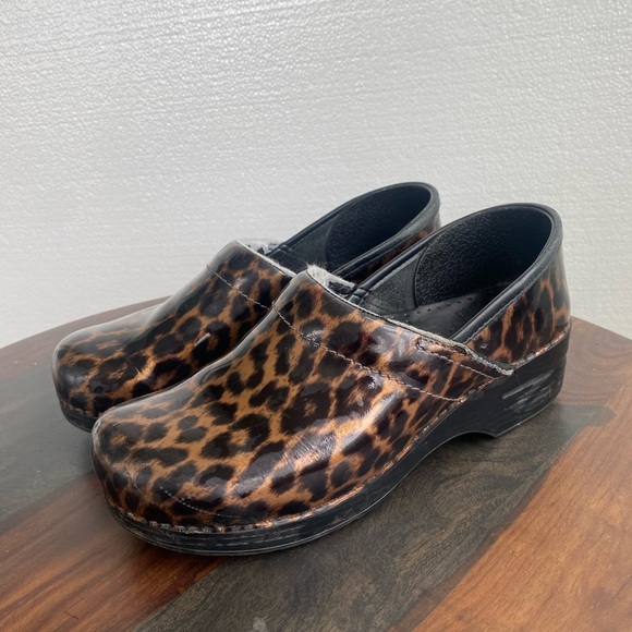 Dansko leopard clog - Picture 1 of 3